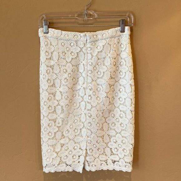 INTERMIX lace skirt - Picture 3 of 3